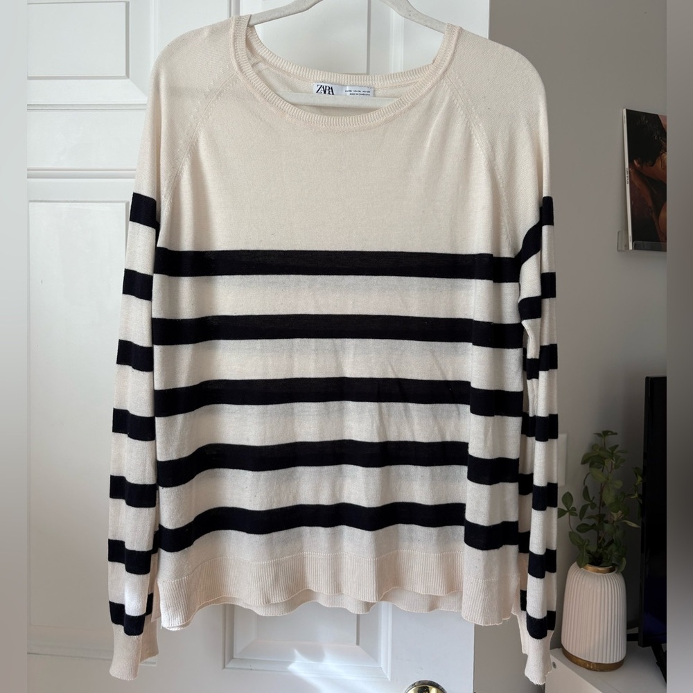 Zara Crewneck lightweight Top
